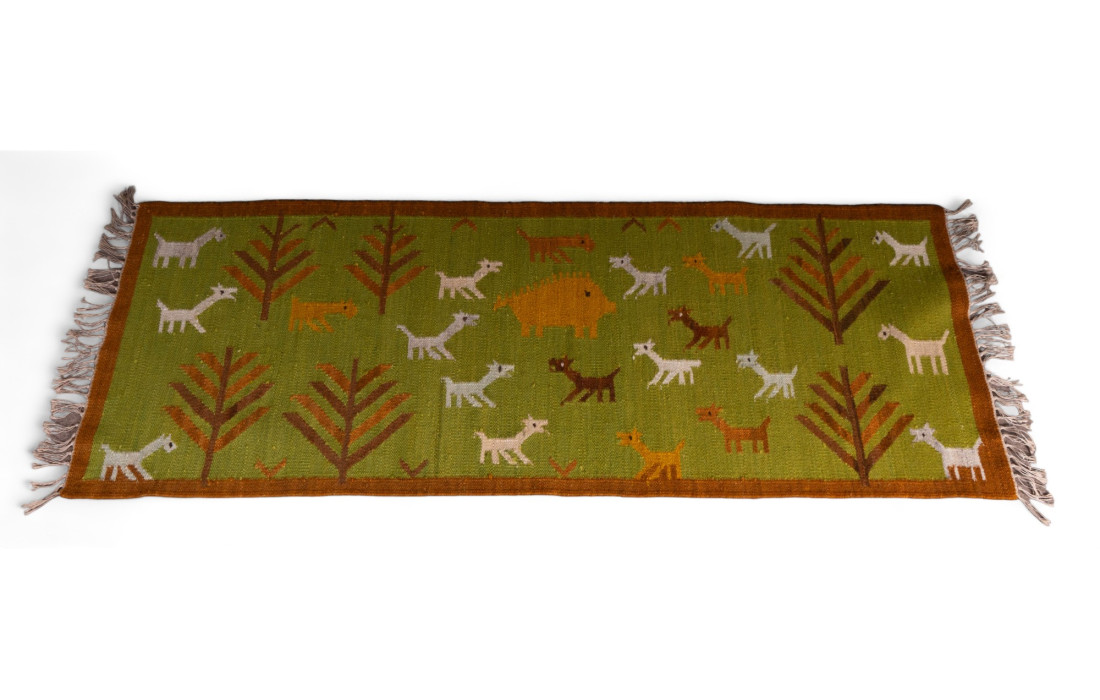 Tapis Rectangulaire Polonais Cepelia en Vert avec Motifs Animaux Marrons – 66x180 cm