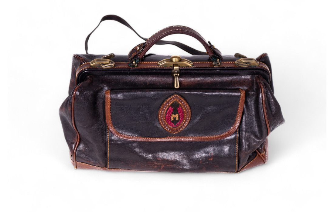 Vintage Doctor-Style Leather Bag in Dark Brown with Clasp Closure