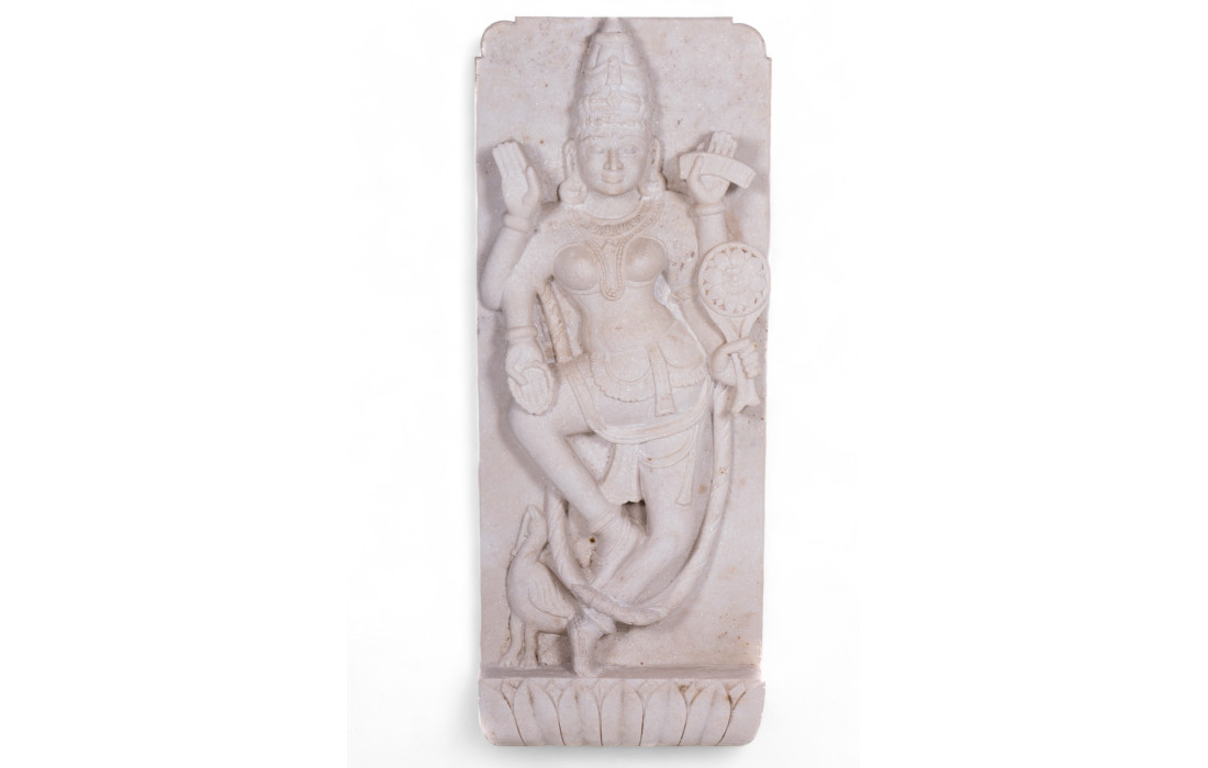 Hindu-Skulptur auf Marmorwandplatte Dea Lakshmi