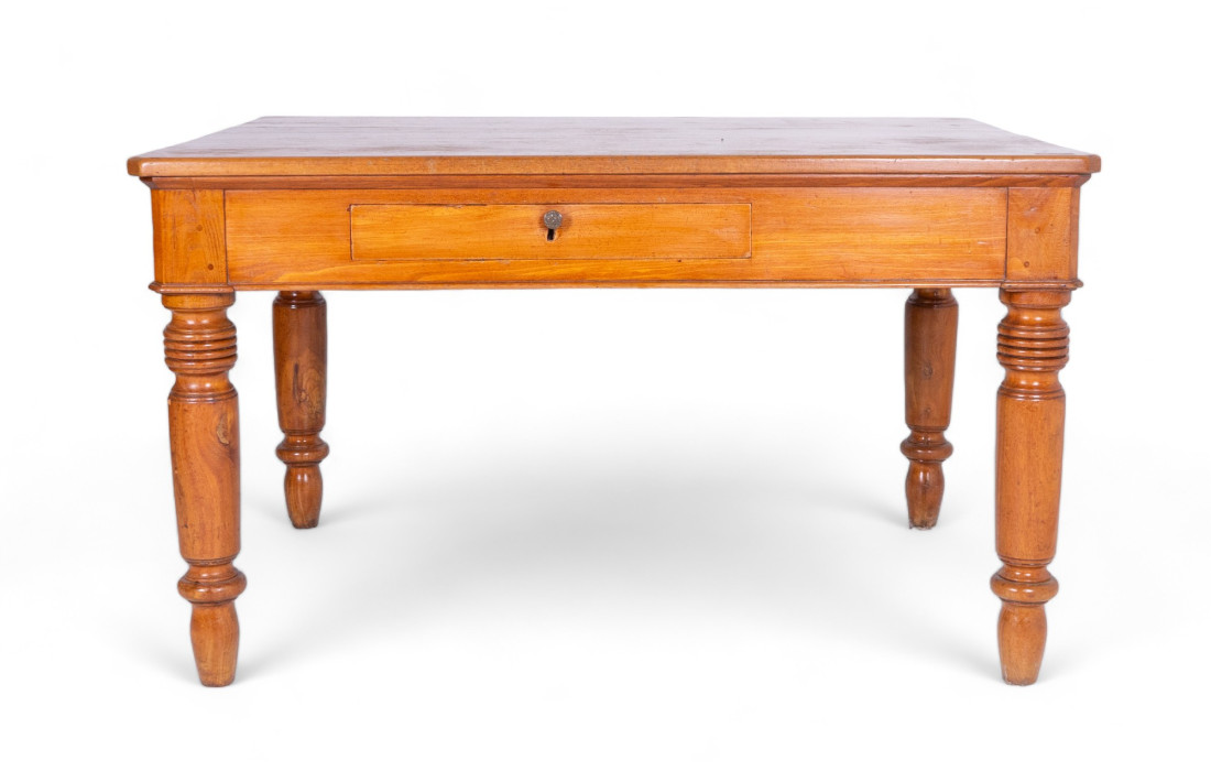Table vintage en bois avec tiroir central