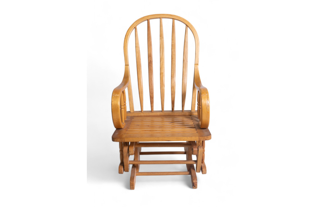 Vintage Rocking Chair in Solid Wood with Smooth Motion and Elegant Design